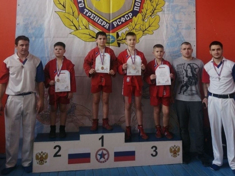 Победа в турнире по самбо, посвящённом памяти Заслуженного тренера РСФСР Поминова Евгения Алексеевича.